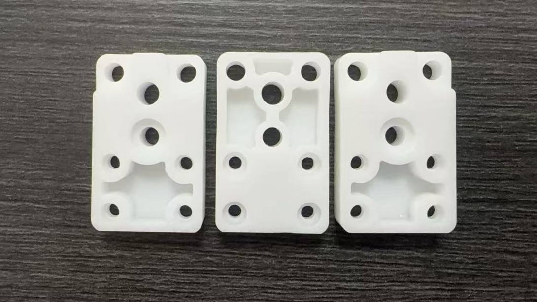 Ceramic thermal insulation board